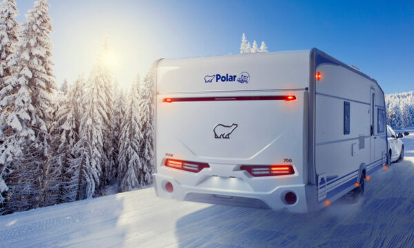 Campingvogn på vintervei