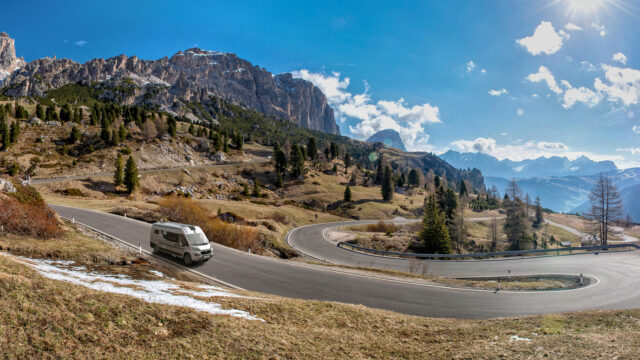 Bobil på svingete vei